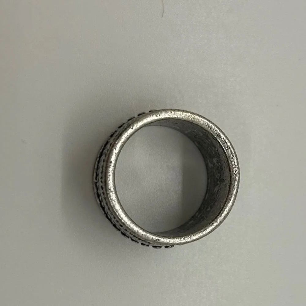 Vintage Style Boho Wide Band Ring Antique Silver Tone Textured Size 7.5